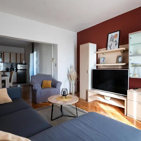 3 Bedroom Awesome In Apartment Prkos