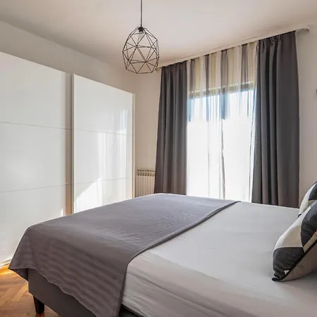 Apartment 3 Bedroom Awesome In Prkos