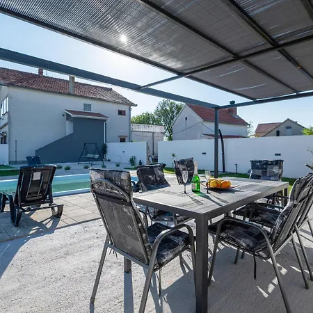 Apartment 3 Bedroom Awesome In Prkos