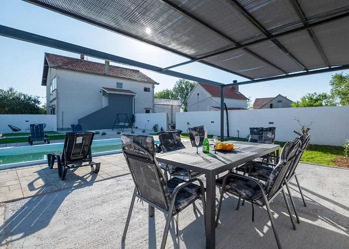 Apartman In With Wifi Prkos