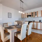 Appartamento Lovely In *