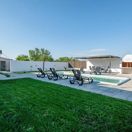 Appartement In With Wifi Prkos