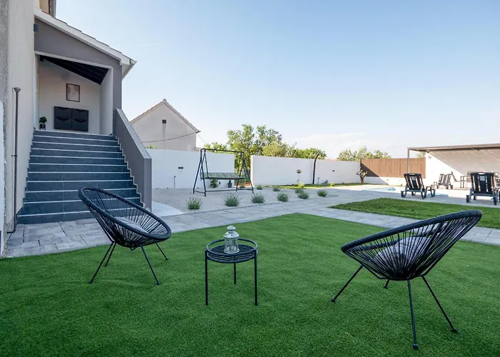 In With Wifi شقة *